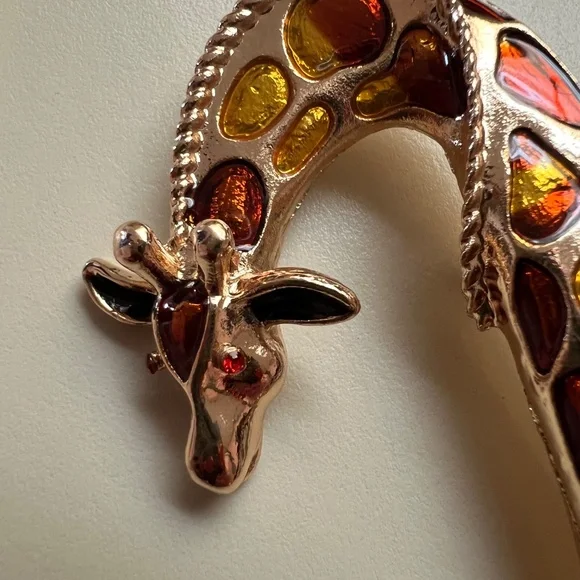 Brooch - Picture 1 of 3